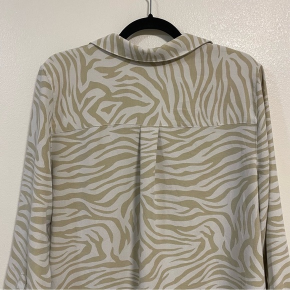Chico’s Blouse Women’s Size 2/Large Zebra Print Long Sleeve Tunic Top Blouse - Picture 13 of 16